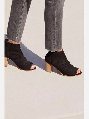 New Free People Clearwater Heel Boot size 9 MSRP: $168 Leather